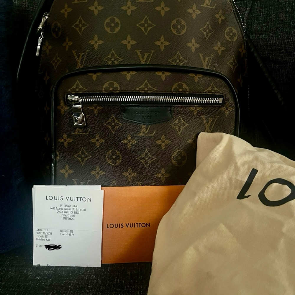 Have only used the bag for light travel maybe 3 times and don’t have a need for - Picture 4 of 5
